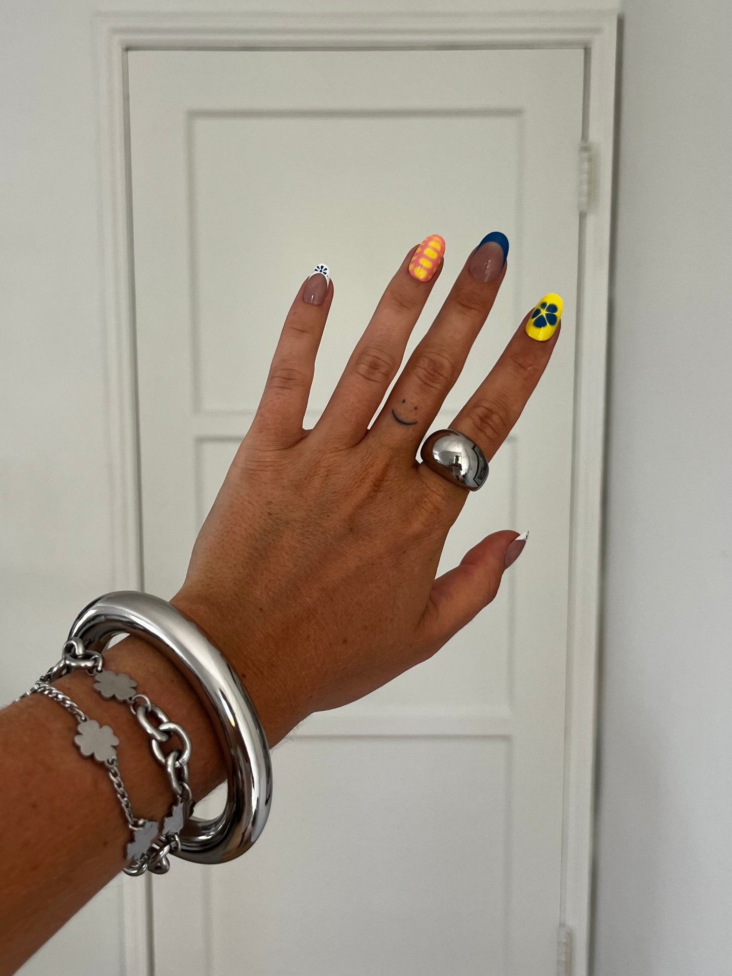 unisex silver stainless steel dome ring and bangle and four-leaf charms bracelet set