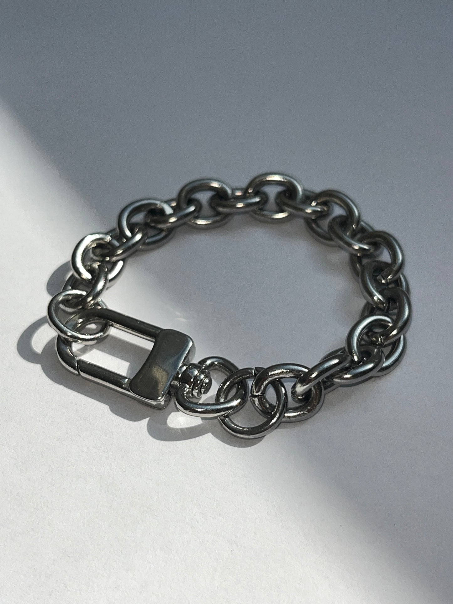 A unisex silver stainless steel grand clasp chunky chain bracelet 
