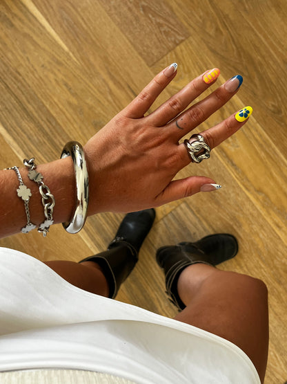 THE CHUNKER ring, chunky interlocked loops in high-polish stainless steel, bold unisex statement jewelry